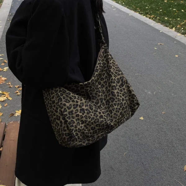 Sac fourre-tout imprimé léopard pour femmes, sac à bandoulière léger de grande capacité, sac à bandoulière réglable pour un usage quotidien 2025 3